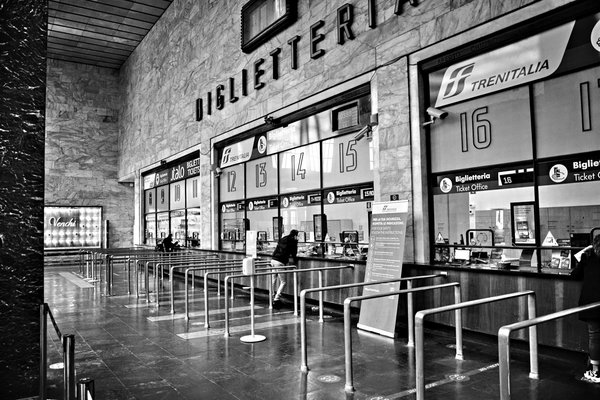 Sail into Romance: The Ultimate Guide to Booking an Intimate Thames Riverboat Experience